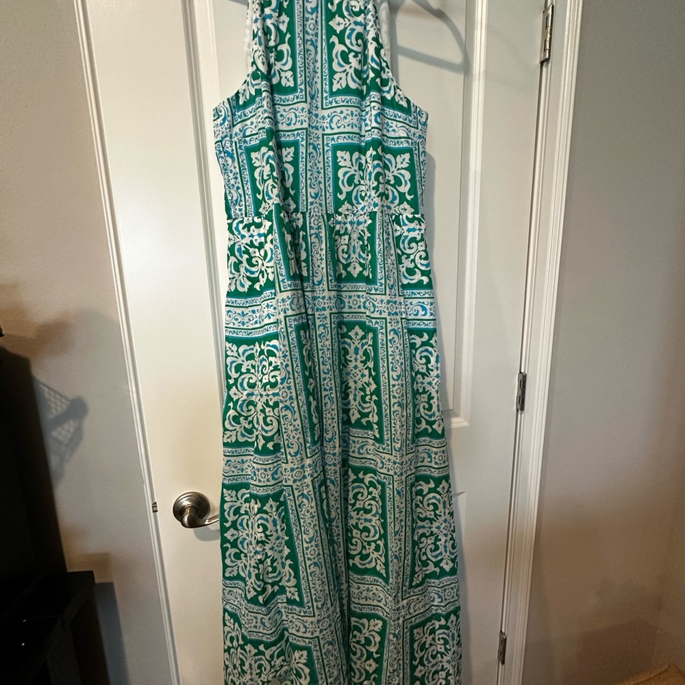 Elegant Green and White Patterned Maxi Dress